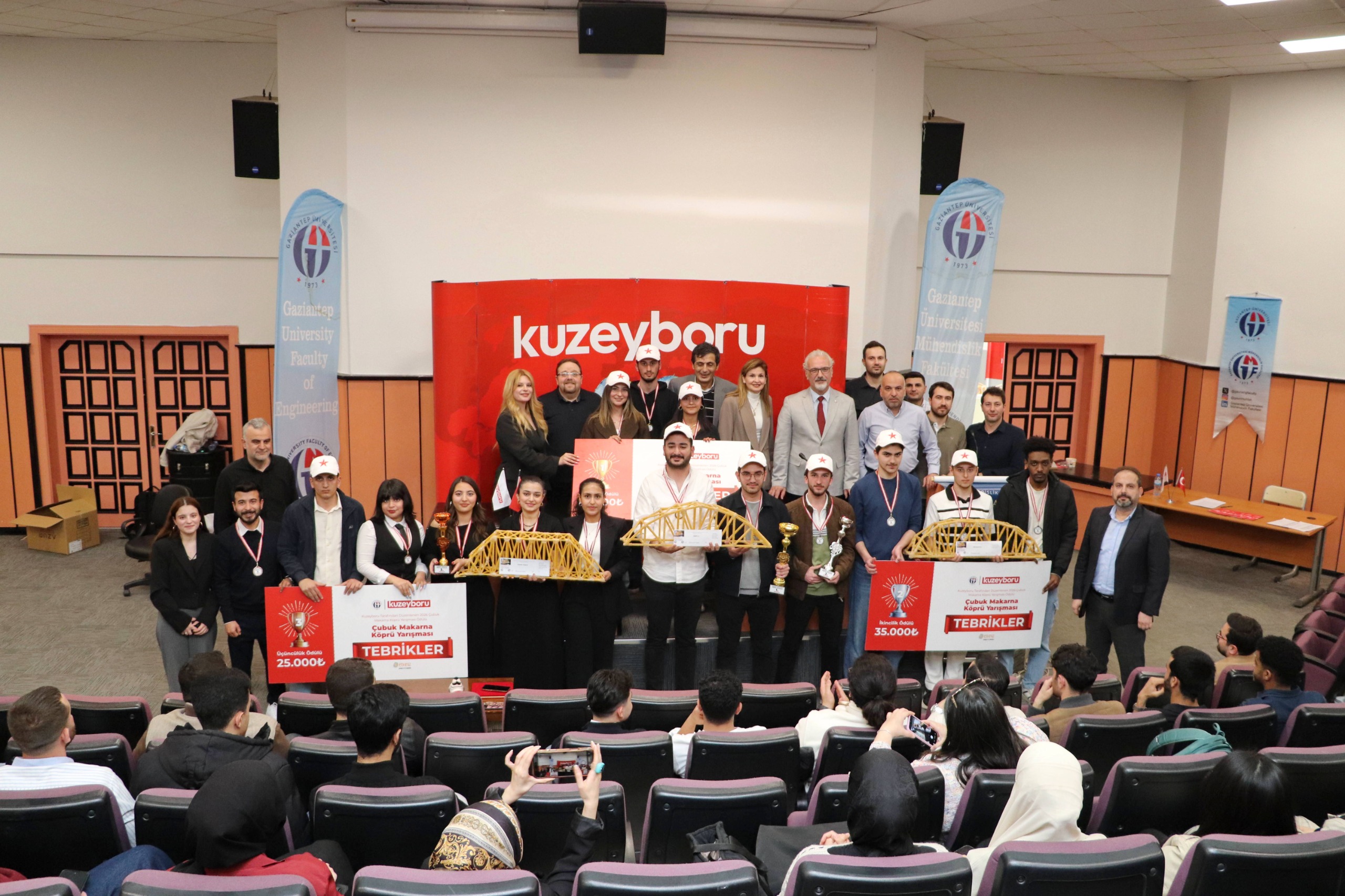 Çubuk Makarna Köprü Yarışması genel salon görüntüsü