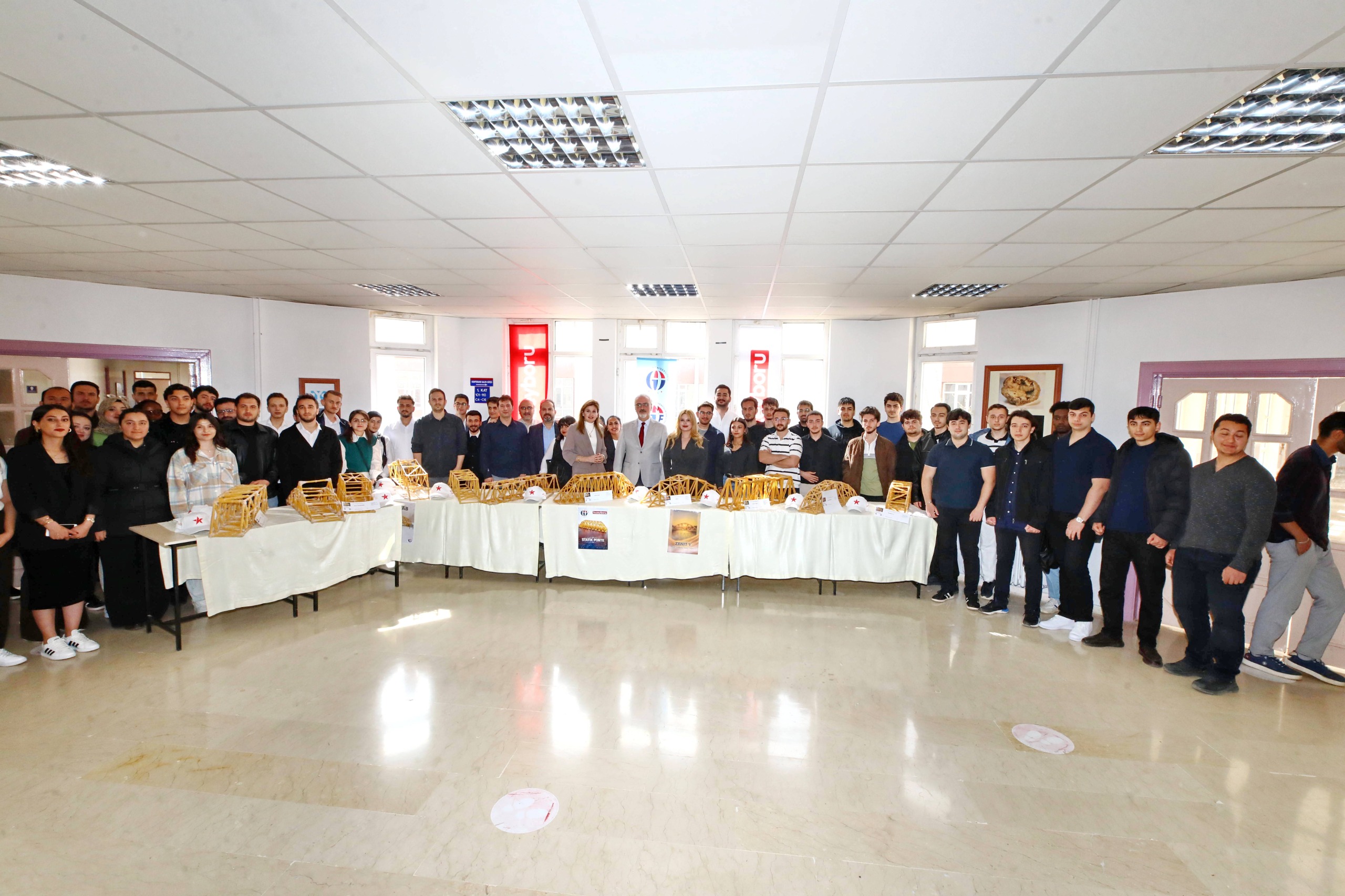 Çubuk Makarna Köprü Yarışması toplu fotoğraf